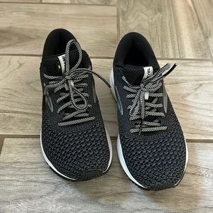 Brooks revel 2 running shoes (worn once)